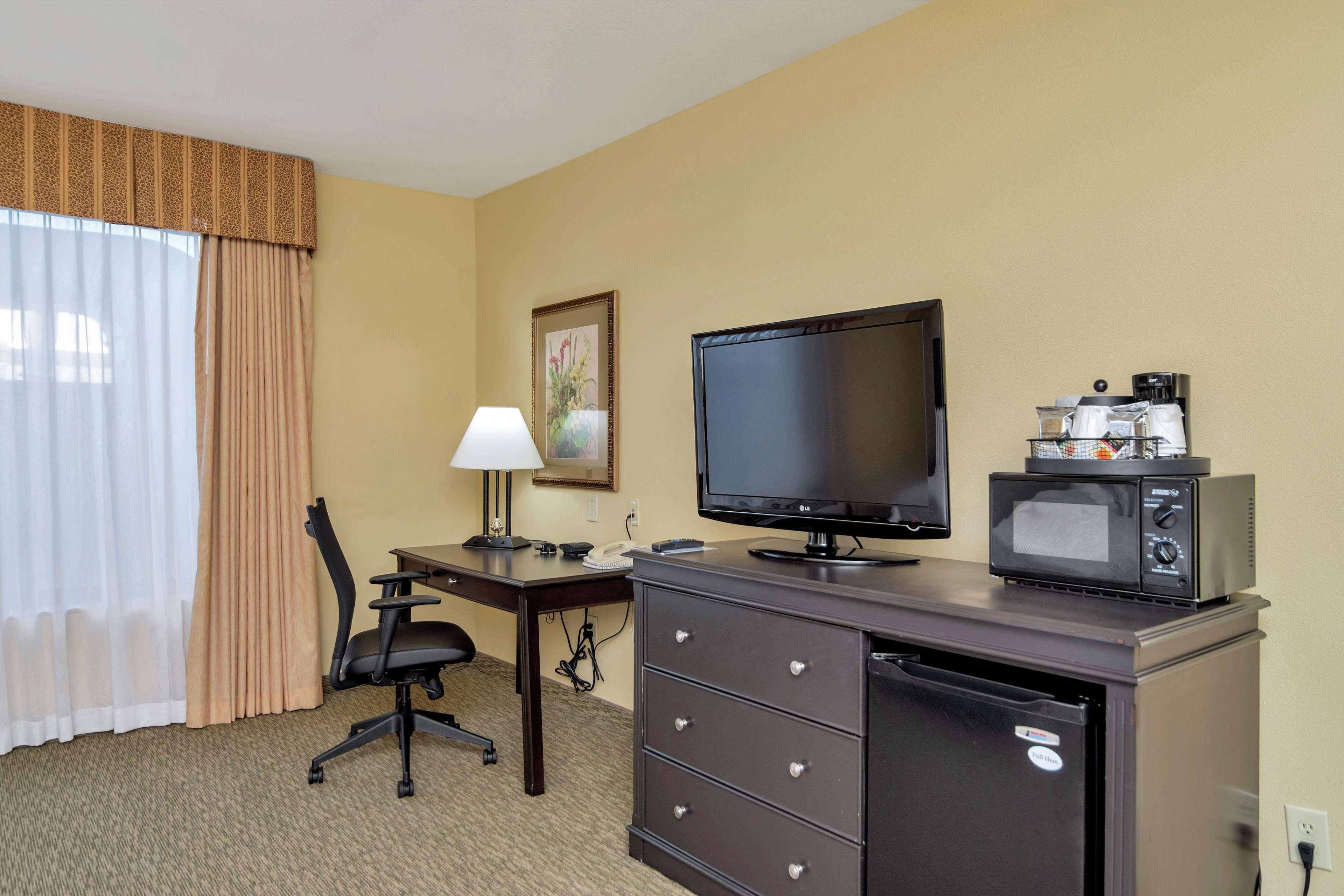 Hampton Inn & Suites Dallas-Dfw Airport Hurst Exterior photo